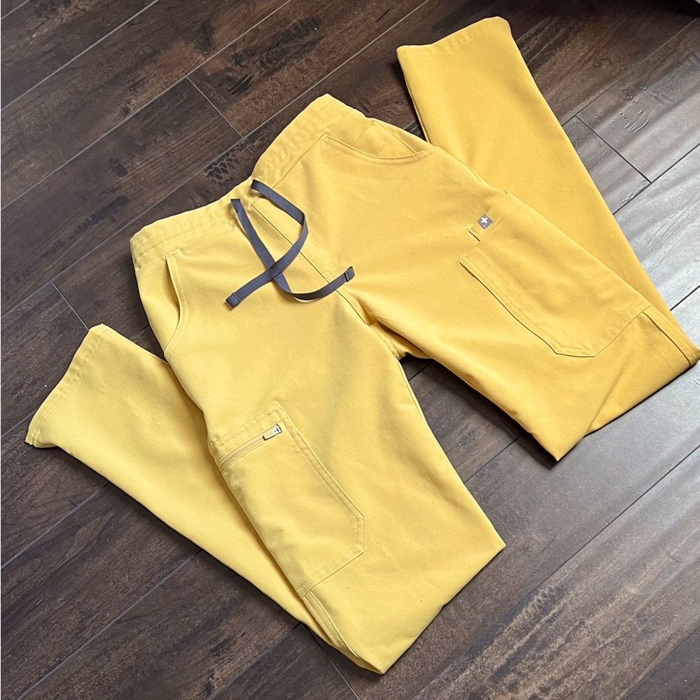 FIGS Yola Scrub Pants Size XXS TALL in Light Gold